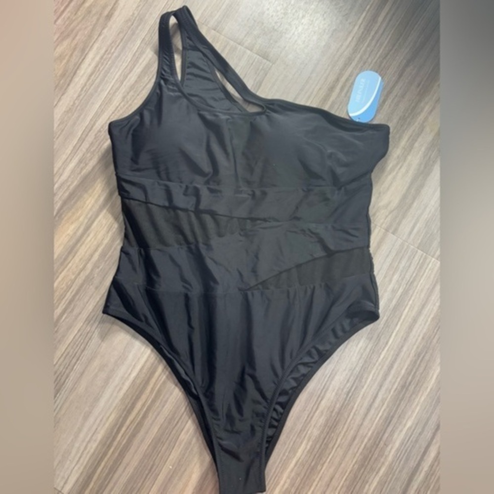 Black One-Shoulder Swimsuit
